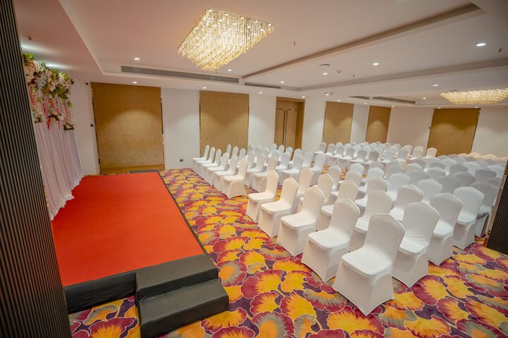 Ballroom/Hall 61 of 71