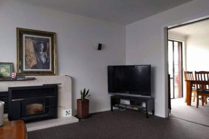 Room 4 of 9