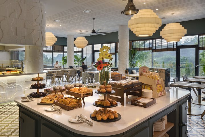 Breakfast/Coffee Service 62 of 73