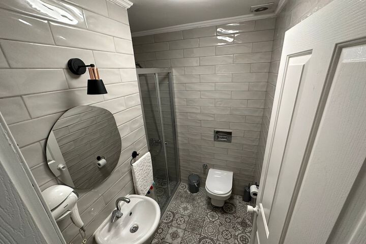 Room 9 of 14