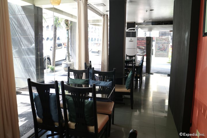 Dining 66 of 77