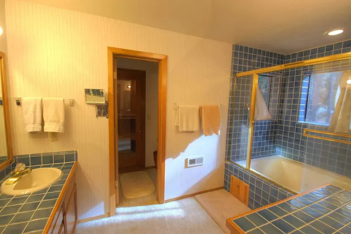 Room 8 of 13