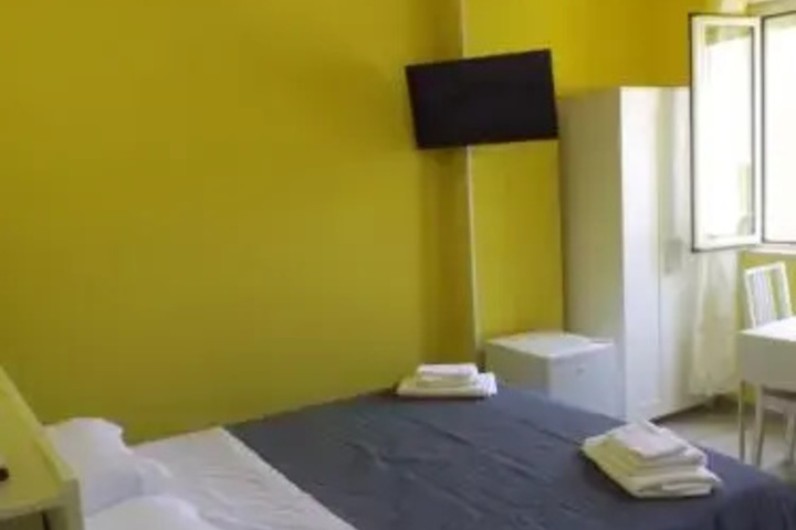 Room 5 of 12
