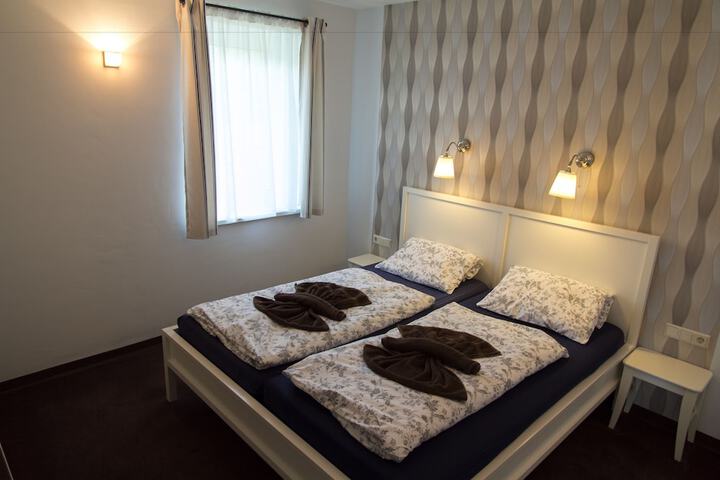 Room 14 of 98