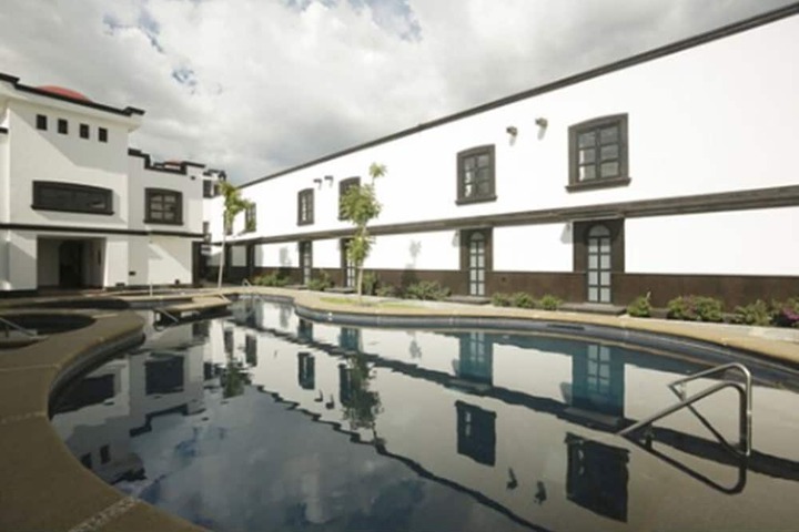 Pools & Facilities