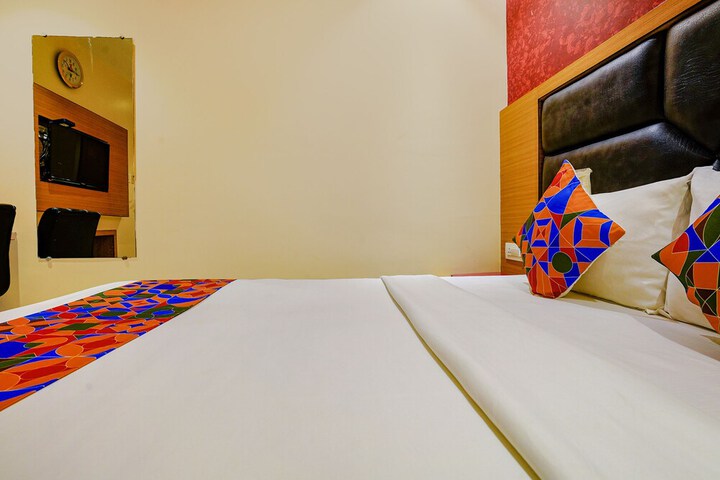 Room 11 of 39