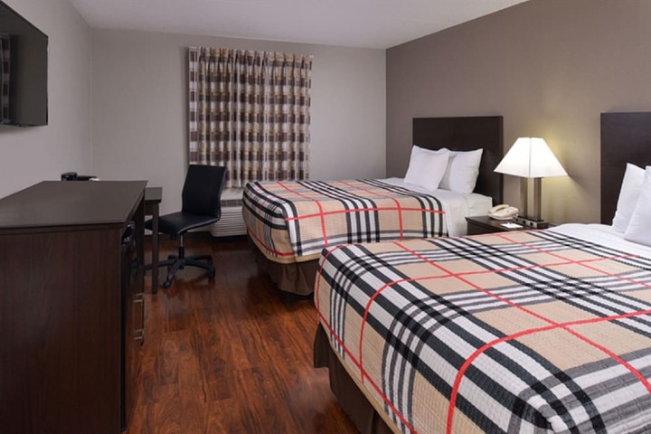 2 Queen Beds (1 of 5)