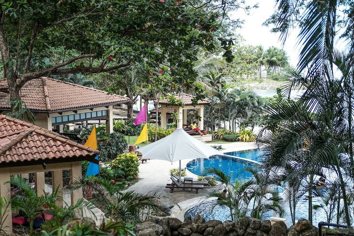 Hotel Pool