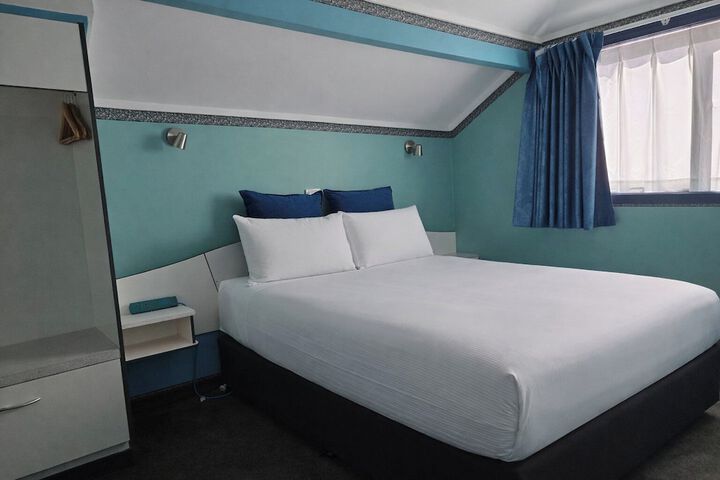 Room 28 of 70