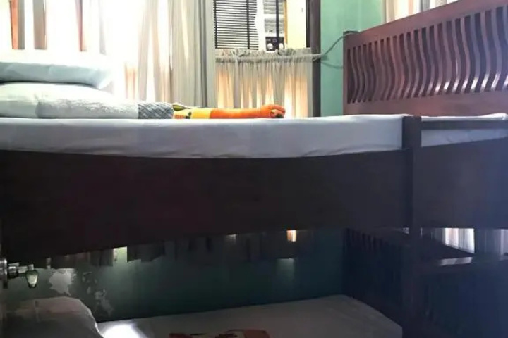Room 5 of 12