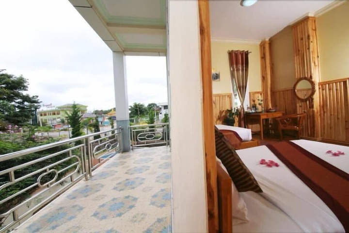 Room 8 of 20