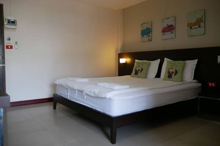 Room 16 of 19