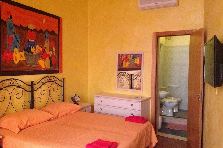 Room 11 of 33
