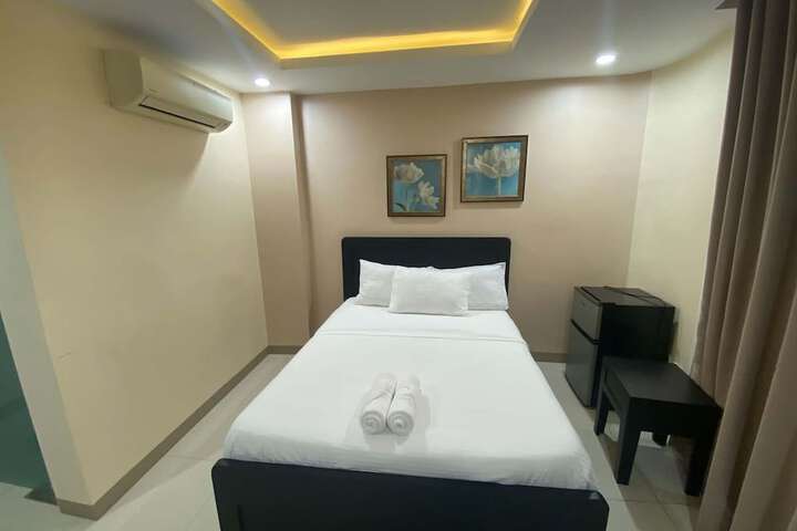 Room 27 of 34