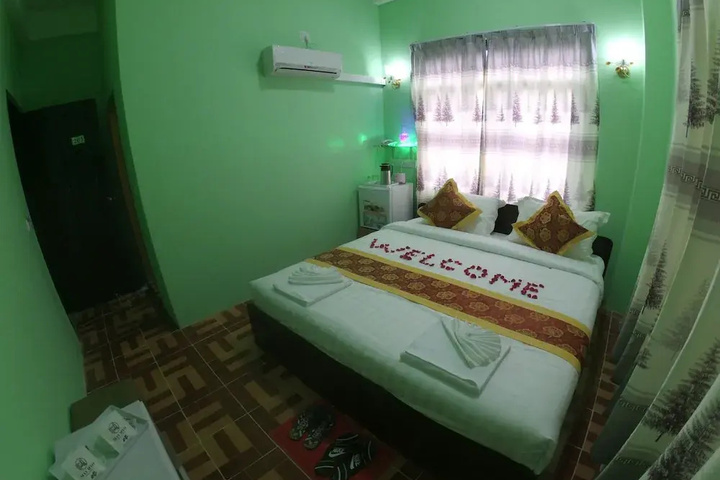 Room 4 of 11