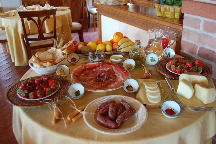 Breakfast/Coffee Service 82 of 171