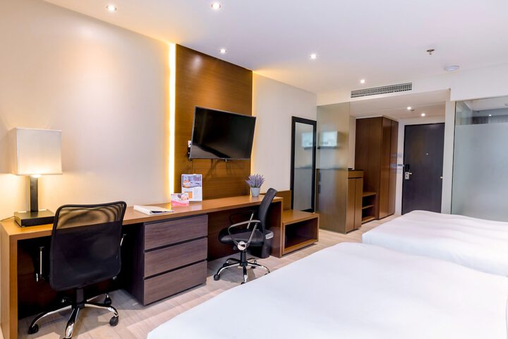 Room 6 of 67