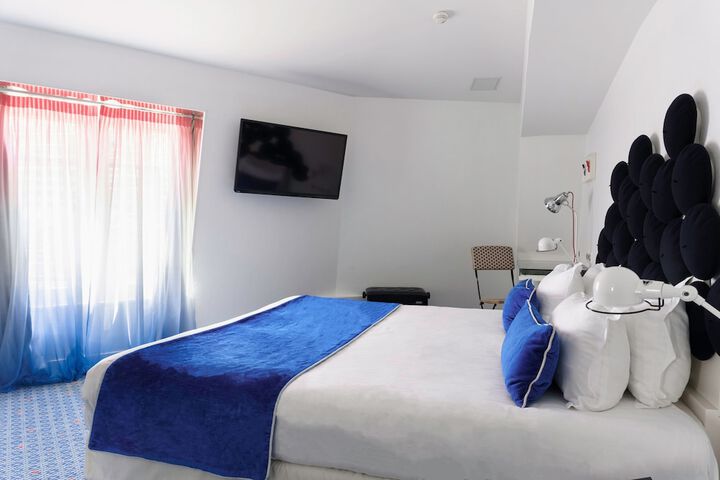 Room 17 of 114