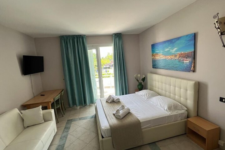 Room 4 of 55