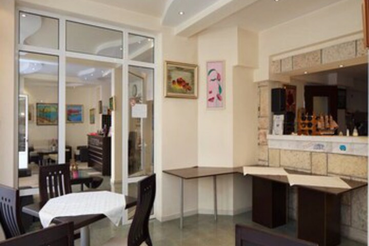 Lounge 2 of 26