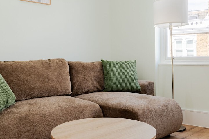 Lounge 40 of 50