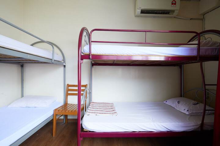 Room 52 of 96