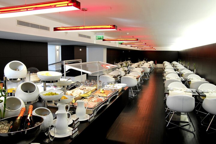 Dining 33 of 58