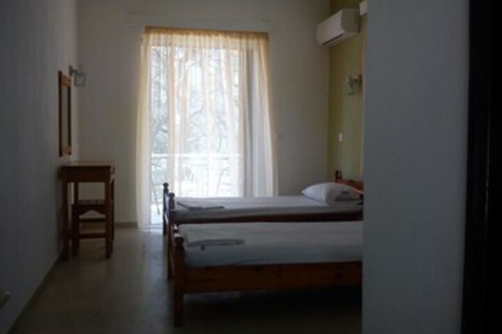 Room 8 of 14