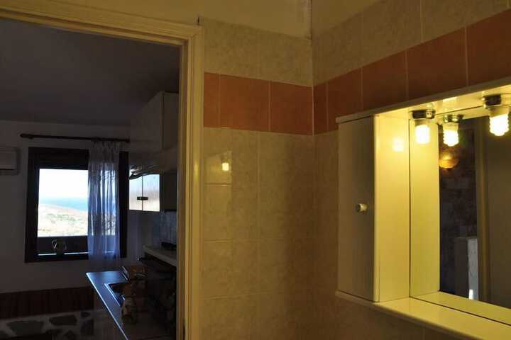 Room 4 of 6