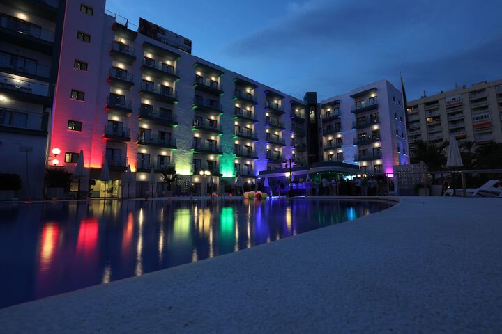 Hotel Pool