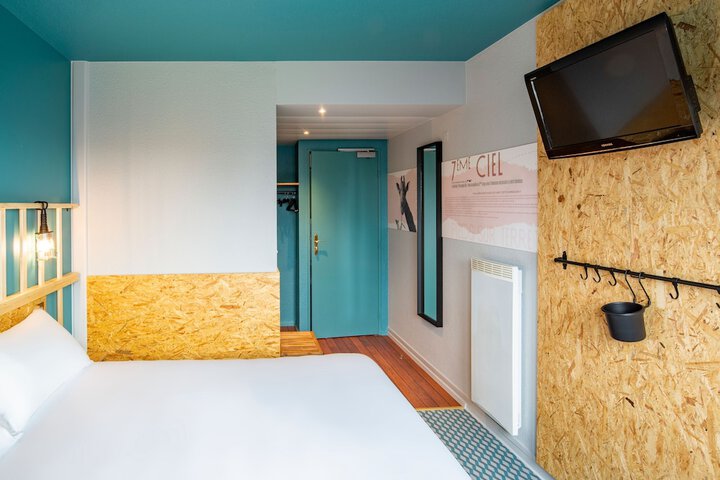 Room 8 of 50