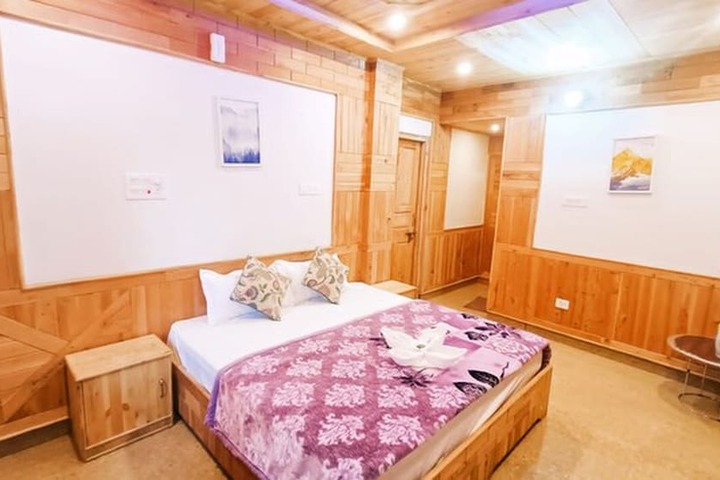 Room 8 of 14