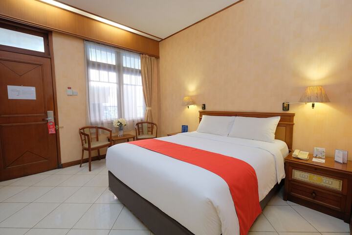 Room 5 of 18