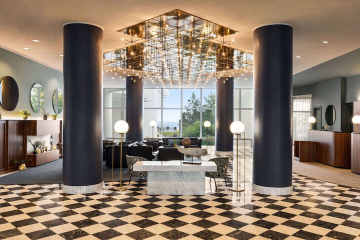 Entrance & Lobby