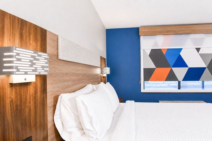 Room 32 of 107