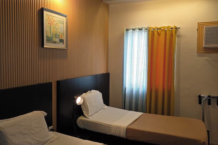 Room 15 of 30