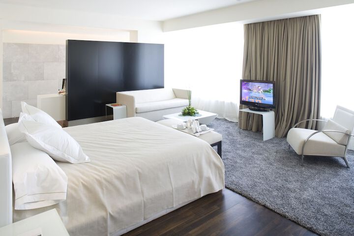 Room 12 of 79