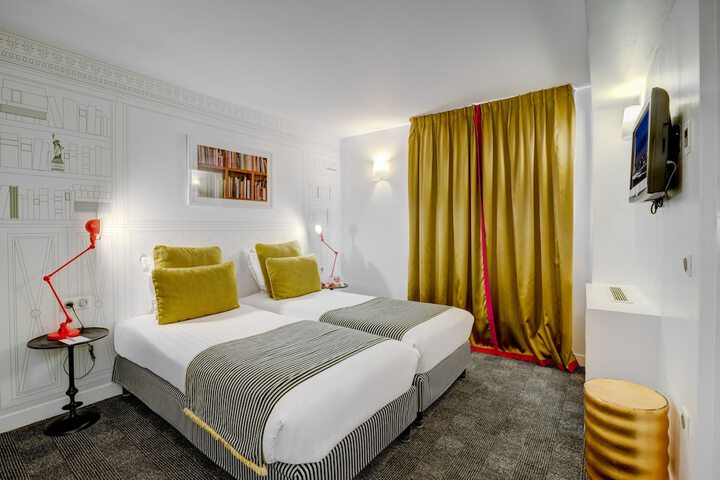 Room 10 of 42