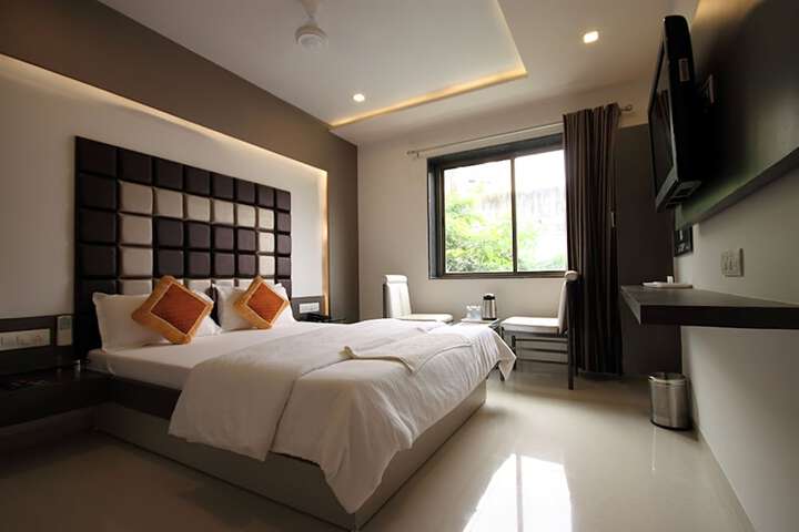 Room 7 of 19