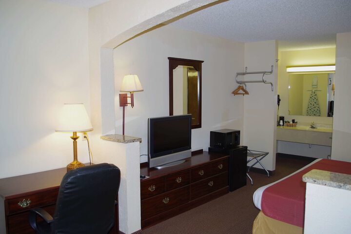 1 King Bed (7 of 7)