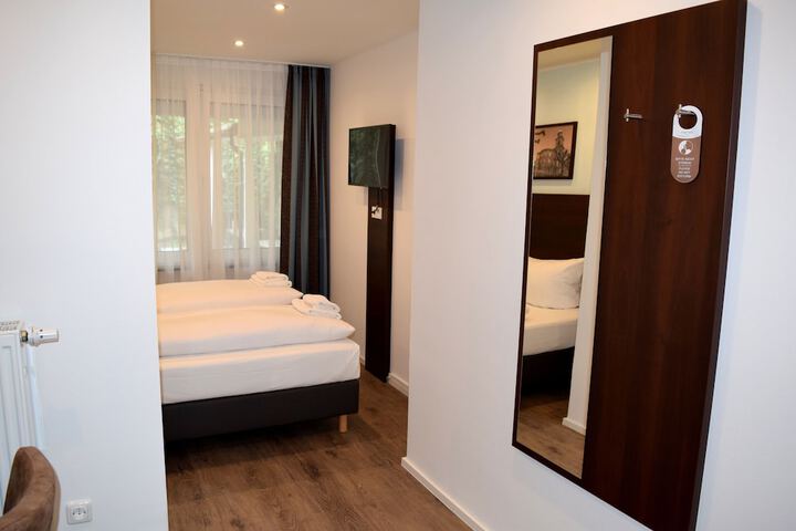 Room 2 of 29