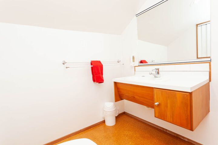 Room 120 of 163