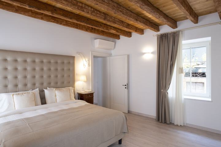 Room 7 of 25