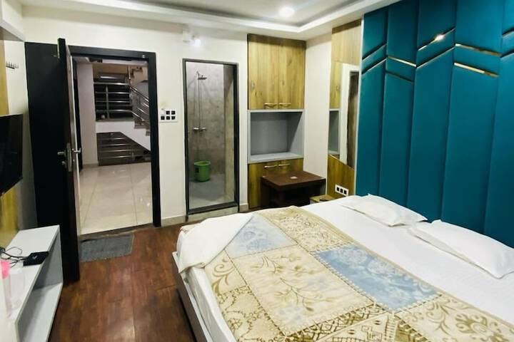 Room 5 of 19
