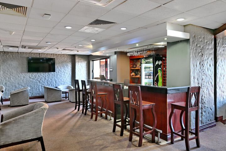 Lounge 100 of 128