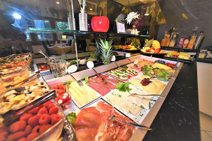 Dining 56 of 69