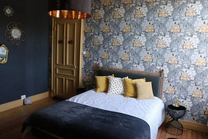 Room 6 of 11
