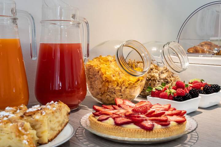 Breakfast/Coffee Service 106 of 127