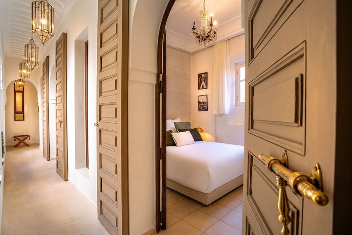 Room 13 of 61