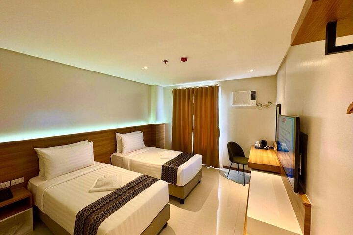 Room 5 of 12